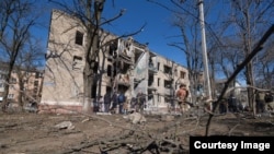 Жилой дом, пострадавший от обстрела, в украинском городе Краматорске. Фото Павла Кириленко