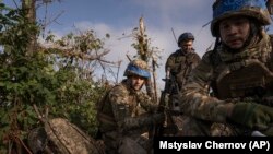 Військовослужбовці 3-ї ОШБр на позиціях поблизу Андріївки на південь від Бахмуту, 16 вересня 2023 року