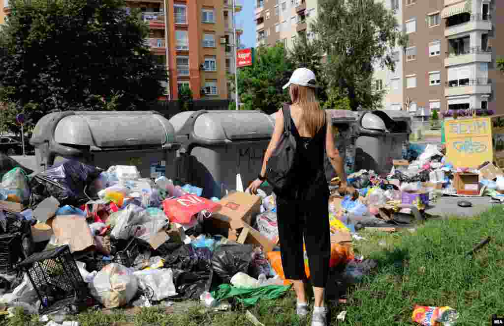 Direktorka Komunalne higijene Kosana Mazneva rekla je da su samo oni koji nisu radili, dok su bili na platnoj listi, napustili posao.