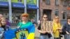 Виставка просто неба, фаєри і збір донатів: у Дніпрі відбулася акція на підтримку українських військовополонених