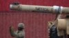 Разтоварване на танкове на САЩ в полското ристанище Гданск, част от учението Atlantic Resolve 23. 