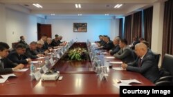 Кыргызстан менен Тажикстандын өкмөттүк делегацияларынын топографиялык жумушчу топторунун жолугушуусу. Дүйшөмбү шаары, Тажикстан. 