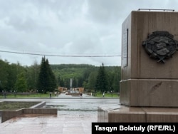 Numai soclul a rămas din fosta statuie a lui Lenin.