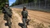Литовські прикордонники патрулюють вздовж білоруського кордону в Канюкай, Литва, 7 липня 2023 року 