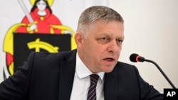Primul ministru slovac, Robert Fico, vorbind la conferința de presă de după ședința de guvern din Handlova, cu câteva zeci de minute înainte de atentat.