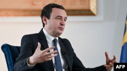 Premijer Kosova Aljbin Kurti rekao da odluka Centralne banke Kosova o zabrani upotrebe dinara ne može da se poništi, ali da se njome ne zabranjuju isplate iz budžeta Srbije u evrima. (Fotografija 7. februar 2024.)