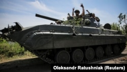 Українські військові їдуть на бойовій машині піхоти БМП-1. Лінія фронту, 13 червня 2023 року