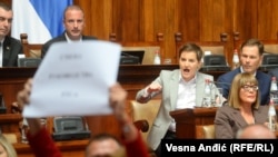 Reakcija premijerke Srbije Ane Brnabić na opozicione zvižduke i bunt u Skupštini, Beograd, 5. septembar 2023.
