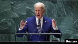 Джо Байден додав, що Росія – єдина, хто має можливість негайно припинити війну, водночас «лише Росія стоїть на шляху до миру»