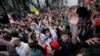 Хиляди грузинци протестираха и докато парламентът на страната приемаше спорния закон, подкрепени от президентката, която наложи вето.
