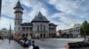 Palatul Comunal din Buzău, în care se află administrația locală, este unul din monumentele istorice de marcă. Zona din jur a fost amenajată recent și este apreciată de localnici.