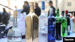 Qalbaki alkogol mahsulotlari. Illyustrativ surat.