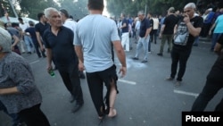 Ոստիկանները հատուկ միջոցներ են կիրառել ցուցարարների նկատմամբ, Երևան, Բաղրամյան պողոտա, 12-ը հունիսի, 2024թ․