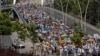 Profesorii au organizat vineri 9 iunie al doilea mare marș de protest în Capitală, cu 20.000 de oameni. Ei au mers la Palatul Cotroceni unde nu i-a primit nimeni, pentru că președintele Klaus Iohannis era plecat. 