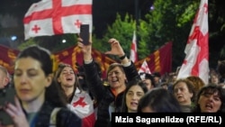 Participanții de la mitingul din 26 mai au strigat „Nu, legii rusești!”, „Nu, regimului rusesc””
