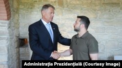 Președintele Klaus Iohannis s-a întâlnit cu Volodimir Zelenski în timpul summitului din Republica Moldova. 1 iunie 2023