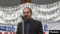 Armenia - Albert Bazeyan speaks at a 2004 opposition rally in Yerevan.