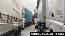 За даними ДПСУ, на перетин кордону тут очікують 120 вантажівок