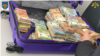 Valiza plină cu bani cash, cu care suspectul a vrut să intre în Republica Moldova prin Vama Sculeni (județul Iași/raionul Sculeni).