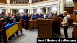 ევროკომისიის პრეზიდენტი ურზულა ფონ დერ ლაიენი კიევშ "ვერხოვნა რადის" სესიაზე. 4 ნოემბერი, 2023 წელი 