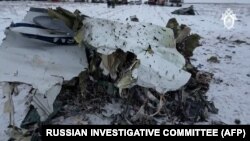 Уламки російського військово-транспортного літака Іл-76 у Бєлгородській області Росії, стопкадр із відео, оприлюдненого Слідчим комітетом Росії, 25 січня 2024 року