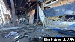 Обстрелваният хипермаркет в Херсон на 3 май 2023 г.