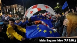 Нощен протест в Тбилиси срещу приемането на законопроекта за "чуждестранните агенти", 12 май