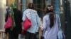 După protestele din 2022, din ce în ce mai multe femei din Iran au început să refuze să poarte hijabul obligatoriu. 