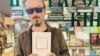 Нинко Кирилов с новата си поетична книга "Портокал"