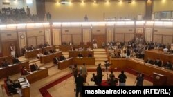 خبریالان د بلوچستان اسمبلۍ غونډې ته پوښښ ورکوي ـ پخوانی انځور.