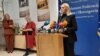 Alma Kratina, zastupnica u Parlamentu Federacije Bosne i Hercegovine i predsjednica parlamentarne komisije za ravnopravnost spolova na konferenciji za medije u Sarajevu. 