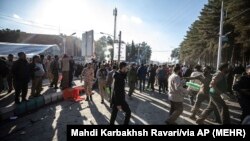 Според последните официални данни близо 100 души са загинали при двата взрива във вторник в Керман, родният град на убития от САЩ през 2020 г. бивш командир от Иранската революционна армия Касем Солеймани.