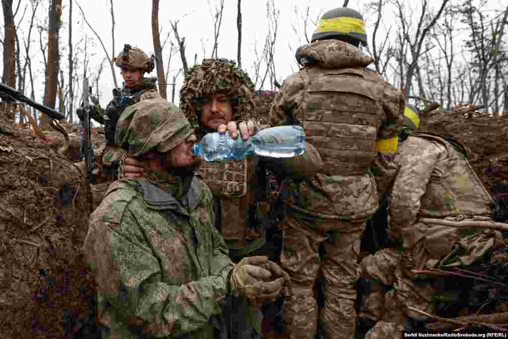 Mai 2023. Soldat rus capturat lângă Bahmut de trupele ucrainene. 