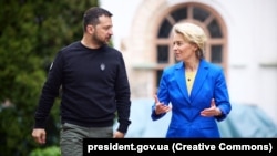 Глава Еврокомиссии Урсула фон дер Ляйен с президентом Украины Владимиром Зеленским в Киеве 9 мая 2023 года