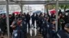 Policija na Cetinju obezbjeđuje prolaz za predsjedničkog kandidata Jakova Milatovića. Foto: RTV Cetinje.
