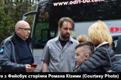 Роман Кізима під час евакуації маленьких пацієнтів за кордон