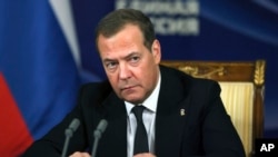 დმიტრი მედვედევი