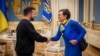Серед тем, які обговорювалися, Володимир Зеленський назвав захист енергетики України, особливо цієї зими, макрофінансова підтримка, відбудова та захист інвестицій від ризиків війни