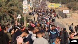 عکسی از فرار فلسطینی‌ها از شهر غزه و بخش‌های شمالی نوار غزه به سمت جنوب این باریکه، ۹ نوامبر ۲۰۲۳