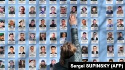 دیوار یادبود کشتهشدگان تهاجم روسیه به اوکراین در کییف