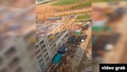Лаҳзаи боздошти муҳоҷирон дар Русия. Акс аз наворҳои фиристодаи корбарон