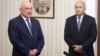 Președintele bulgar Rumen Radev (dreapta) se întâlnește cu prim-ministrul interimar Dimitar Glavcev.