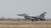 Avioane de tip F-16, de care Armata Română are în dotare. 