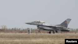 F-16 учагы. 
