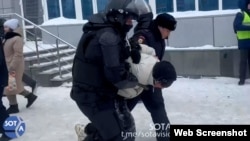 Уфа шаары. Алсыновду колдоп чыккандарды кармоо.