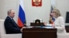 Vladimir Putin, predsednik Rusije i Marija Lvova-Belova, ruska komesarka za prava deteta za kojima je Međunarodni krivični sud izdao nalog za hapšenje
