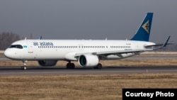 Алматы аэропортундагы «Эйр Астана» авиакомпаниясынын борту. Сүрөт jetphotos.com сайтынан алынды