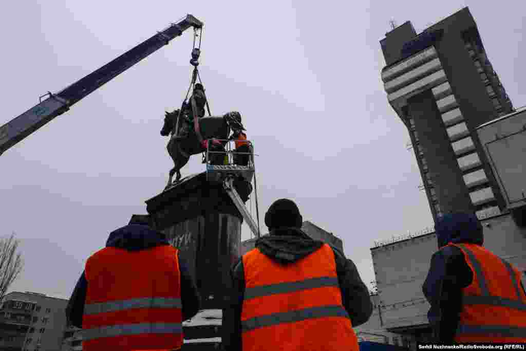 Раніше, 15 листопада, в Києві демонтували пам'ятник російському поету Олександру Пушкіну