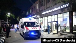 Жабыркаган балдар Бишкектеги ооруканага жеткирилген учур. 