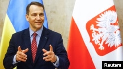 Radoslav Sikorski, poljski ministar spoljnih poslova, tokom ranije posjete Kijevu, 22. decembar 2023.